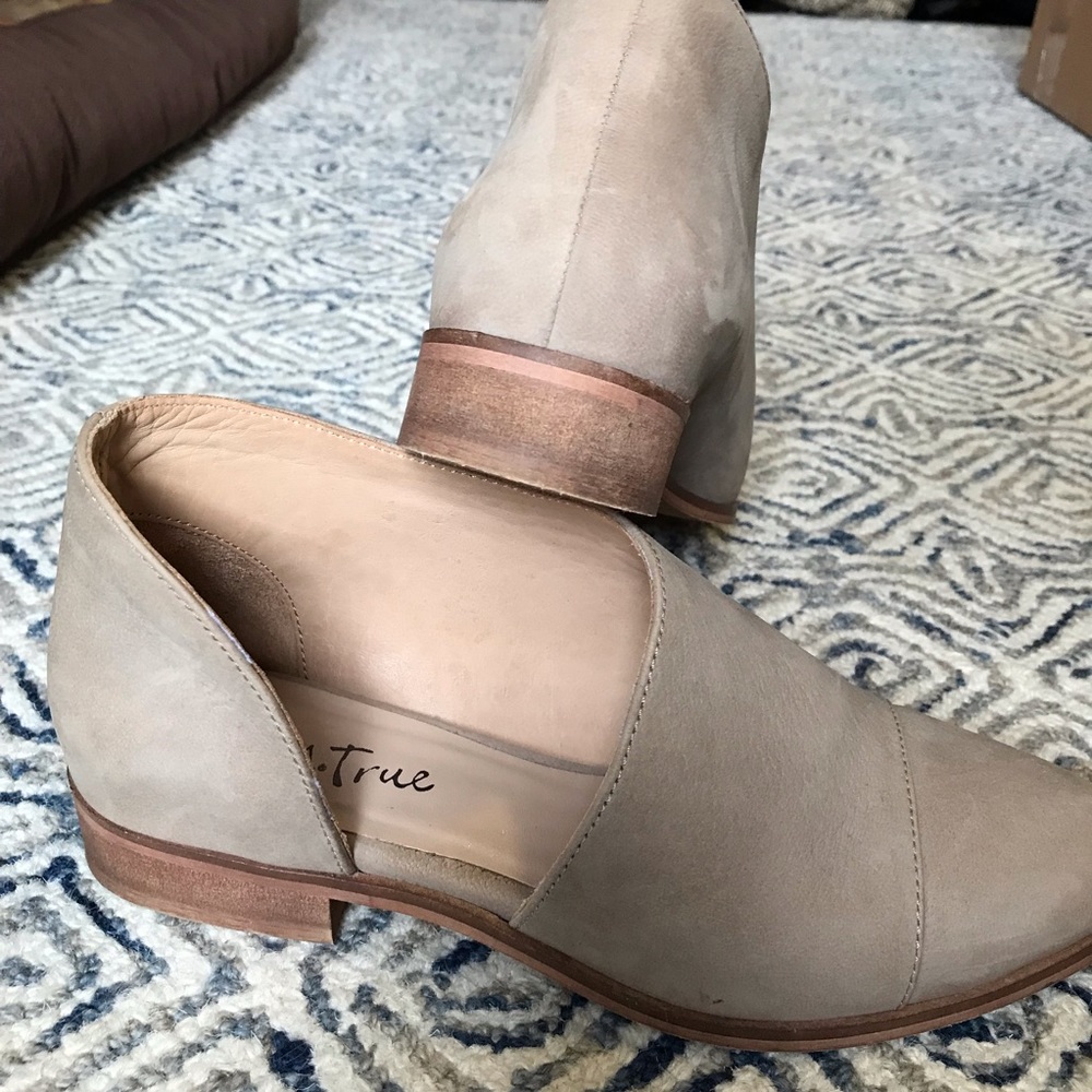 Diba True light taupe shooties, size 6.5, barely worn